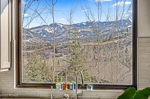 1995 Kidd Cir, Park City UT 84098-8512 exterior