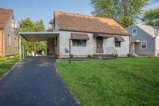 3037 Karl Rd, Columbus, OH 43224-4127