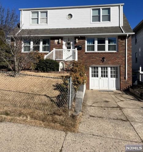 219 Bergen Ave, Kearny NJ  07032-3342 exterior