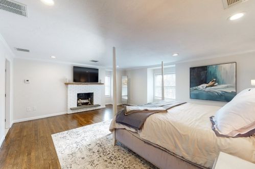 11 Colonial Dr, Shrewsbury MA  01545-1520 exterior