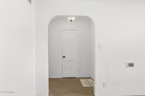 525 Edgemont Ave, Phoenix AZ 85035-1809 exterior