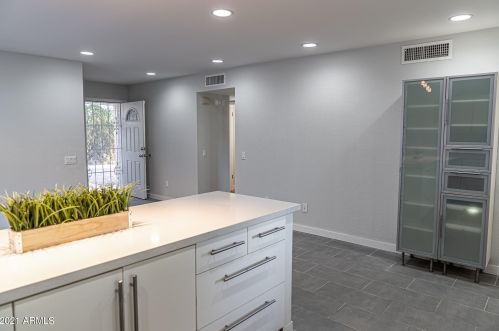 3018 Blackhawk Dr, Phoenix AZ  85050-4706 exterior