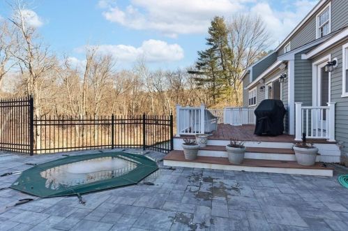 8 Captain Thomson Ln, Hingham MA 02043-3459 exterior