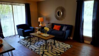 8036 Post Oak Pl, Louisville KY  40222-6835 exterior