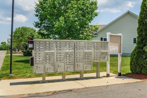 8 Russell Farm Dr, Methuen MA 01844-5868 exterior