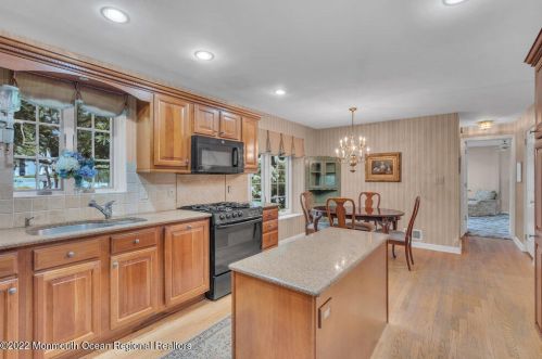 52 Laurel Dr, Little Silver NJ 07739-1416 exterior