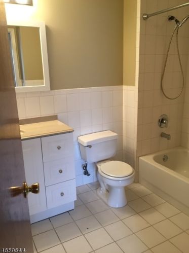 30 Jennifer Dr, East Hanover NJ  07936-3433 exterior