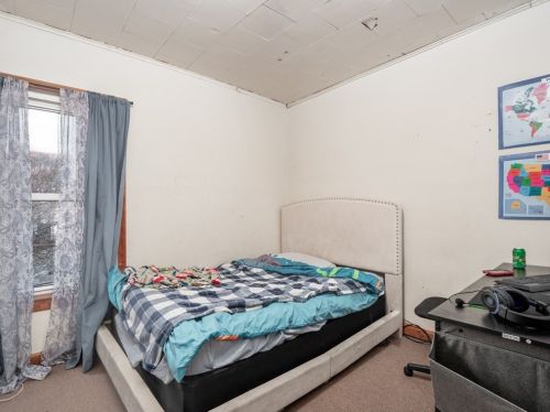 71 Fox St, Worcester MA 01604-4333 exterior