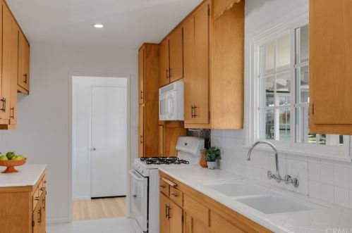 1431 Chalet Ave, Anaheim CA  92802-2146 exterior