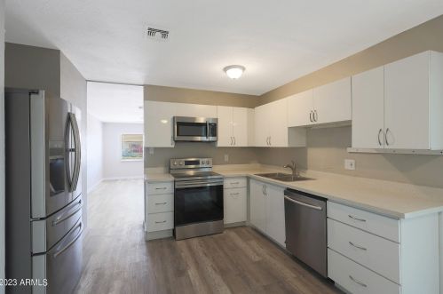 3018 81st Ave, Phoenix AZ  85033-4702 exterior