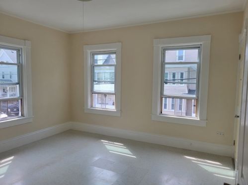 67 Winsor St, New Bedford MA 02744-1843 exterior