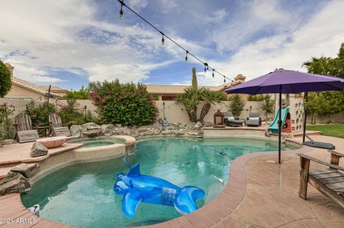 2702 Amberwood Dr, Phoenix AZ  85045-4208 exterior