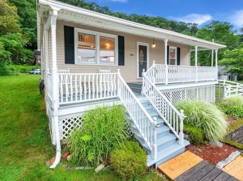 245 Lake Ave, Worcester, MA 01604-1101