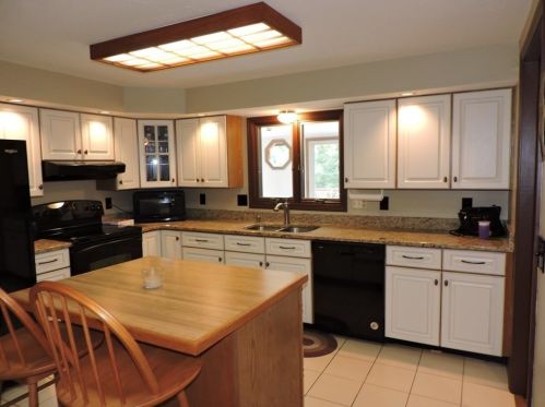 30 Jones Rd, Sutton MA 01590-2705 exterior