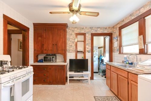 12 Lockeland Ave, Arlington MA 02476-6342 exterior