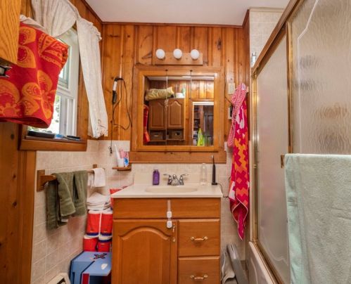 20 St, Taunton MA 02780-4392 exterior