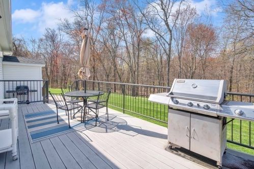 62 Mark Dr, Agawam MA exterior