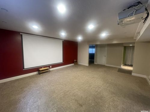 2193 Gyrfalcon Dr, Sandy UT 84092-4049 exterior