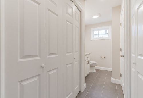 40 Lawrence Ave, East Bridgewater MA 02324-1613 exterior