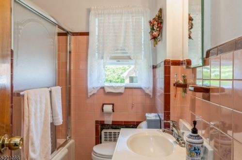 54 Meacham St, Belleville NJ 07109-1935 exterior