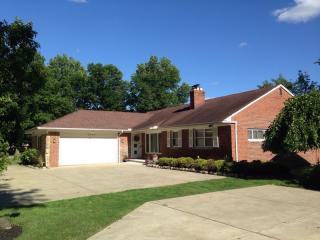 5778 Alberta Dr, Cleveland, OH 44124-3927