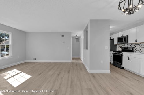 402 Daffodil Dr, Jackson Twp NJ 08527-4127 exterior