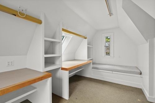 55 Farlow Rd, Newton MA 02458-2439 exterior