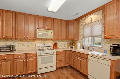 68 Merion Ln, Jackson Twp NJ 08527-3996 exterior