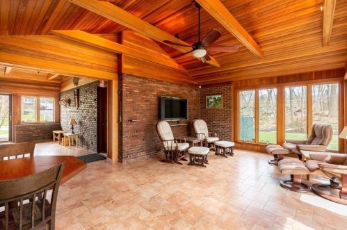 568 Furnace Brk Pkwy, Quincy MA 02169-2303 exterior