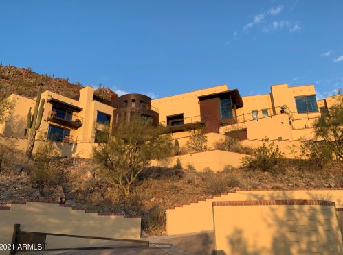 6739 36th St, Phoenix, AZ 85018-1015