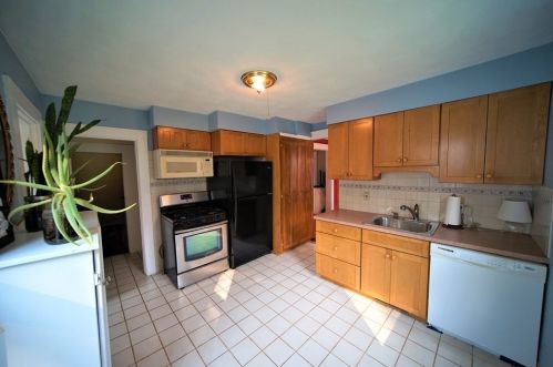 295 Southern Artery, Quincy MA 02169-2210 exterior