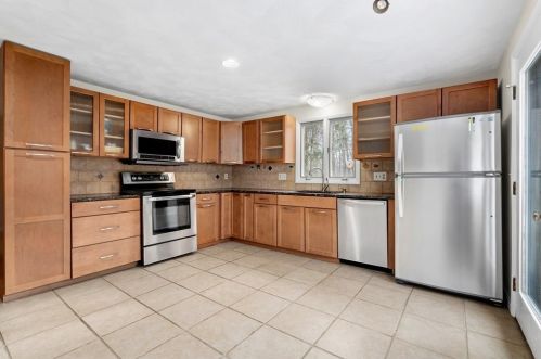 6 Skylar Dr, Southborough MA 01772-1745 exterior