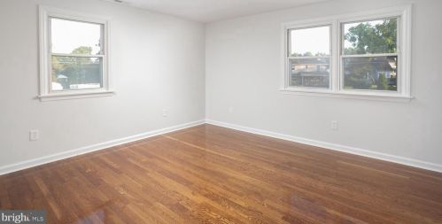 4 Locust Ave, Columbus NJ  08022-9504 exterior