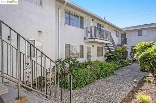 300 Warren Ave, San Leandro CA 94577-5063 exterior