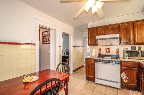 42 Leick Ave, Carteret NJ 07008-2841 exterior