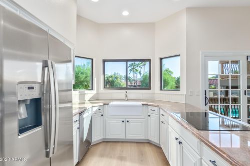 3835 Ahwatukee Dr, Phoenix AZ 85044-2033 exterior