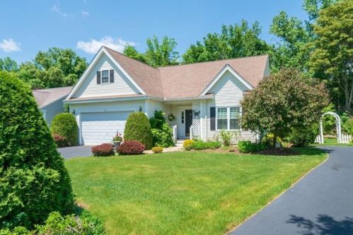 19 Wildwood Dr, Southborough MA  01772-1989 exterior