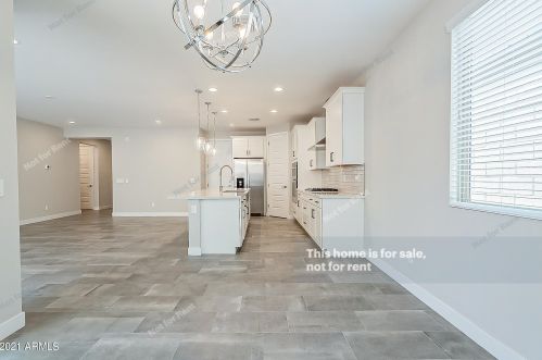 828 Amberwood Dr, Phoenix AZ 85045-0604 exterior