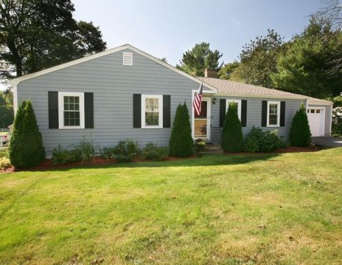 17 Essex St, Lynnfield MA  01940-1738 exterior