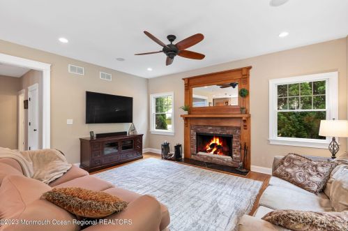 210 White Rd, Little Silver NJ 07739-1137 exterior