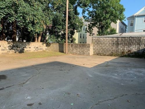 228 Phillips Ave, New Bedford MA 02746-1858 exterior