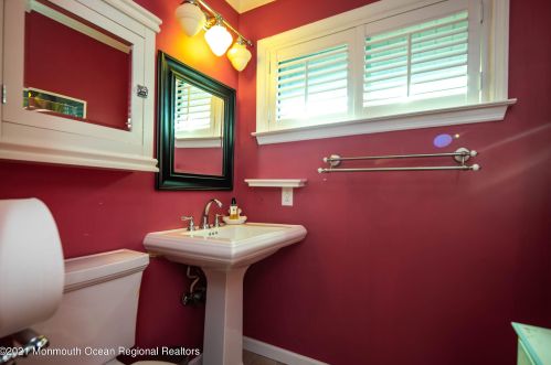 118 Tower Hl Dr, Tinton Falls NJ 07701-2400 exterior