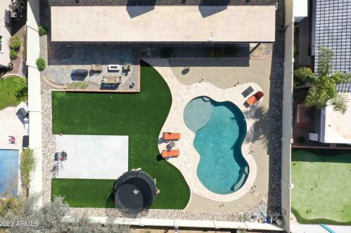 902 Claremont St, Phoenix AZ  85013-1360 exterior