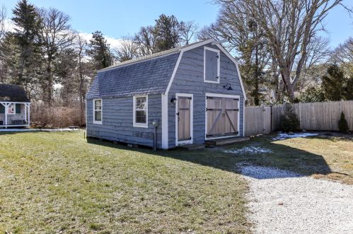 1359 Main St, Chatham MA 02633-2464 exterior