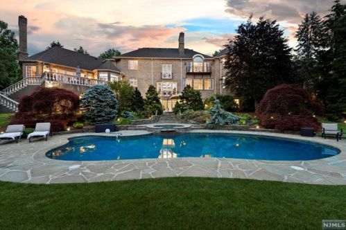 97 Hoover Dr, Cresskill NJ  07626-1705 exterior