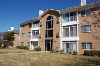 8504 Atrium Dr, Louisville KY  40220-4033 exterior