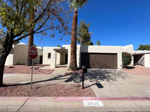 2942 Altadena Ave, Phoenix AZ 85029-3211 exterior