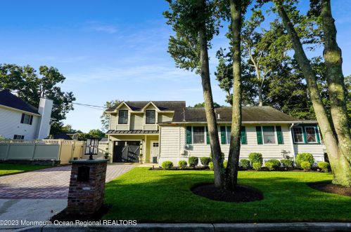 900 Roseld Ave, Tinton Falls NJ  07712-4154 exterior