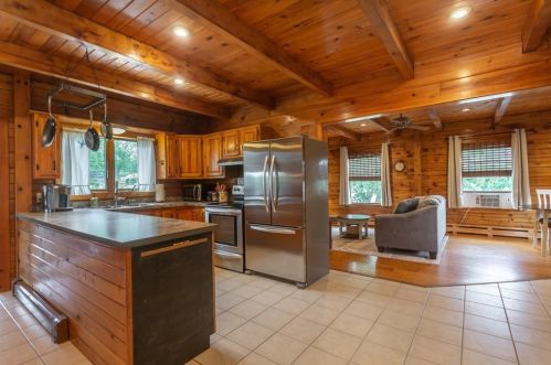 550 Hart St, Dighton MA  02715-1407 exterior