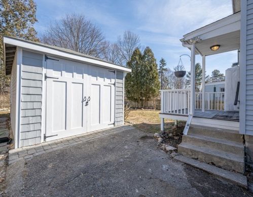 24 Bussey St, Dedham MA 02026-2239 exterior